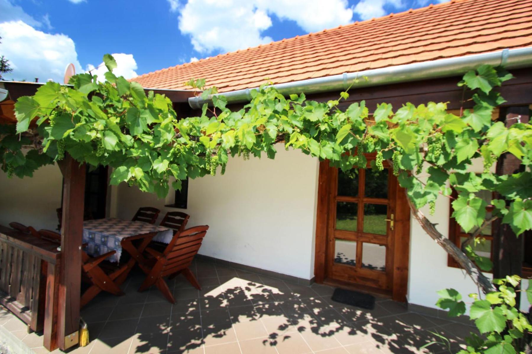 Lugas Vendeghaz Otel Felsőtold Dış mekan fotoğraf