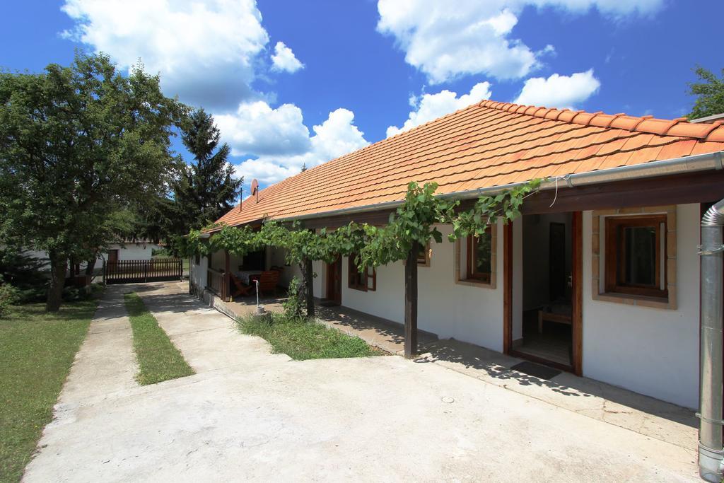 Lugas Vendeghaz Otel Felsőtold Dış mekan fotoğraf