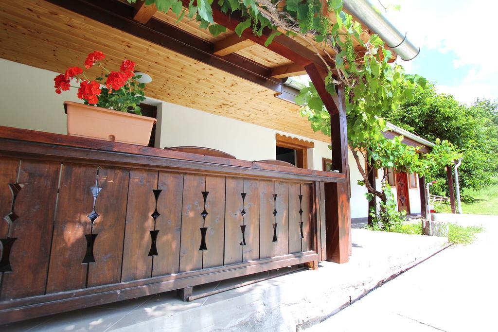 Lugas Vendeghaz Otel Felsőtold Dış mekan fotoğraf
